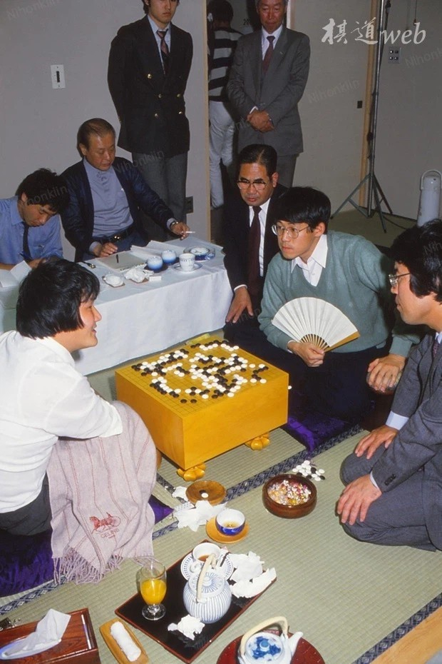 360直播-小林光一厚积薄发，登上名人位——日本围棋百大奠基人077|赵治勋|坂田荣男|加藤正夫|黑棋|头衔_新浪体育_新浪新闻